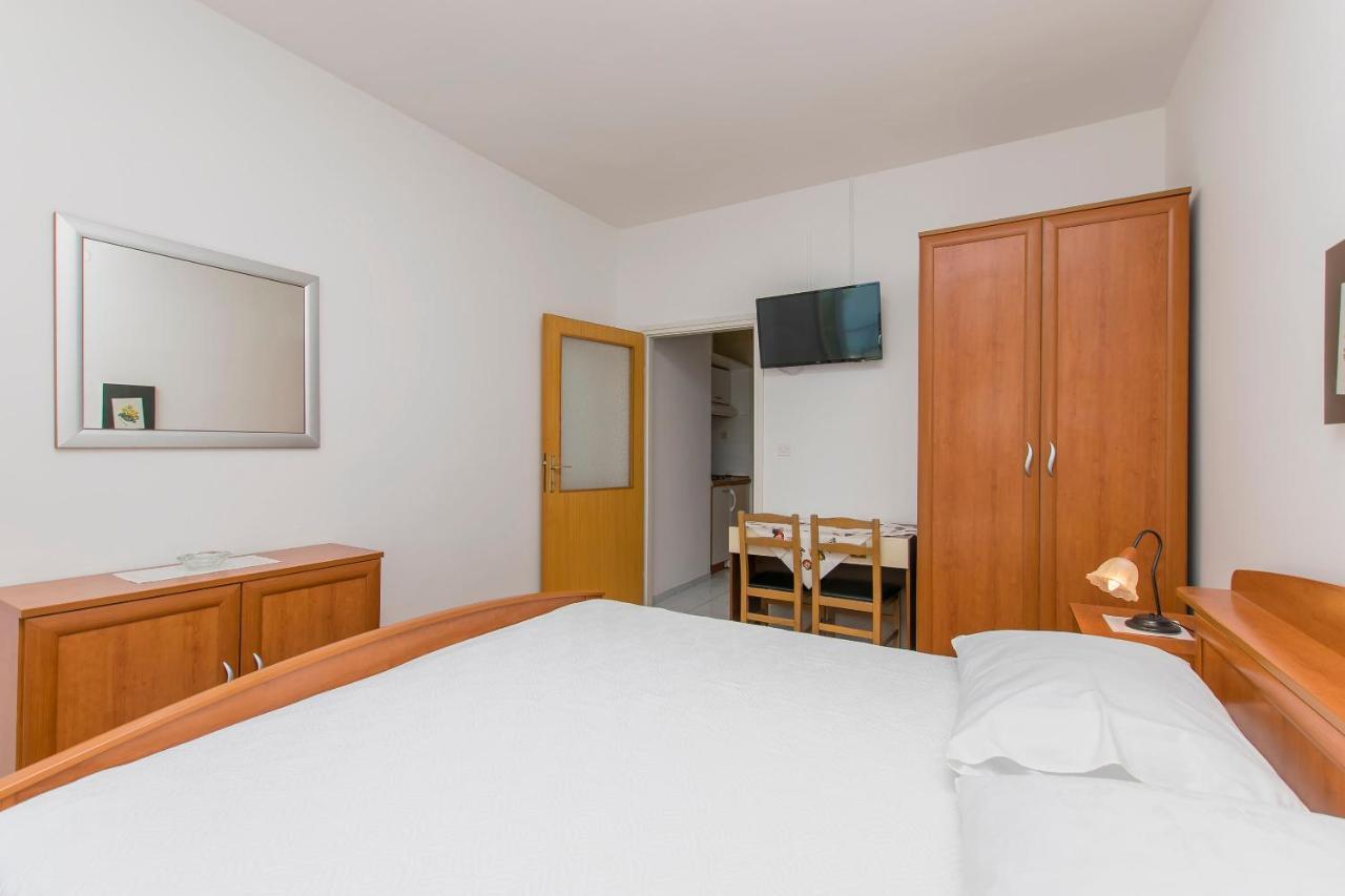 Apartment And Rooms Franka Zaboric Exterior foto